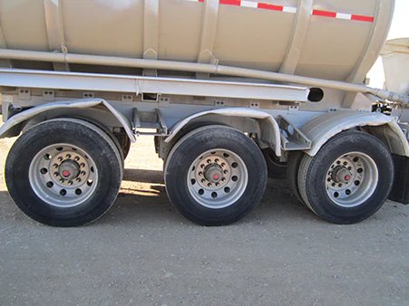 Trailer Service in TNT Tank & Trailer, Lloydminster, Alberta